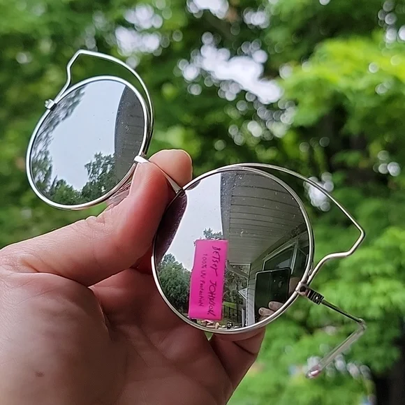 Betsey Johnson | Accessories | Mirrored Sunglasses | Poshmark display picture 1